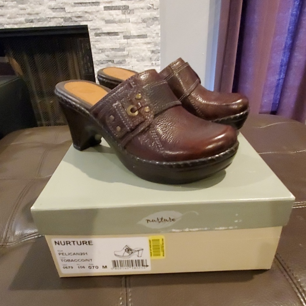 Comfy leather clogs